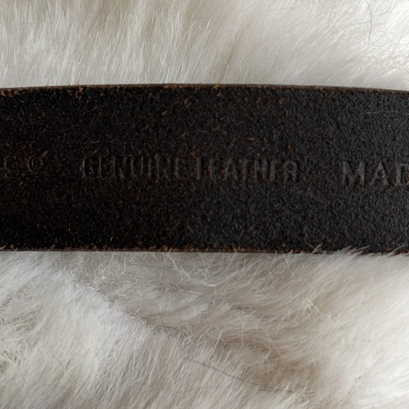 Vintage western leather belt! Solid metal detailing and adjustable! - Picture 5 of 7